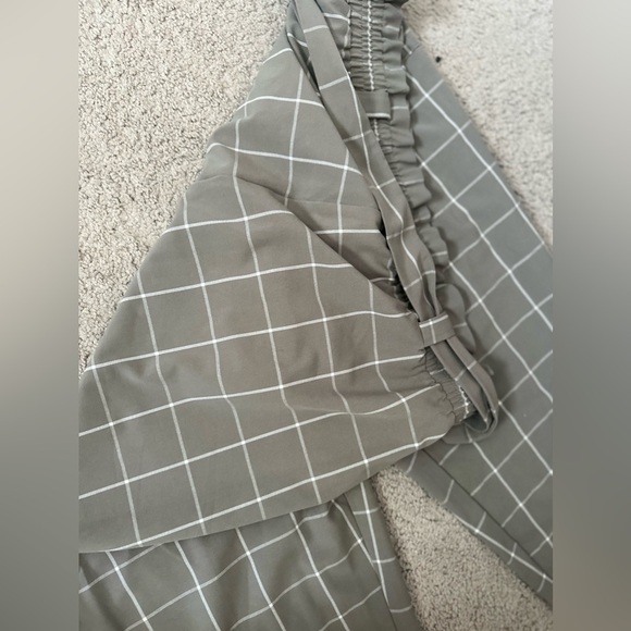 Nine.Eight Women’s Cropped Paper Bag Waist Pants - Picture 4 of 4